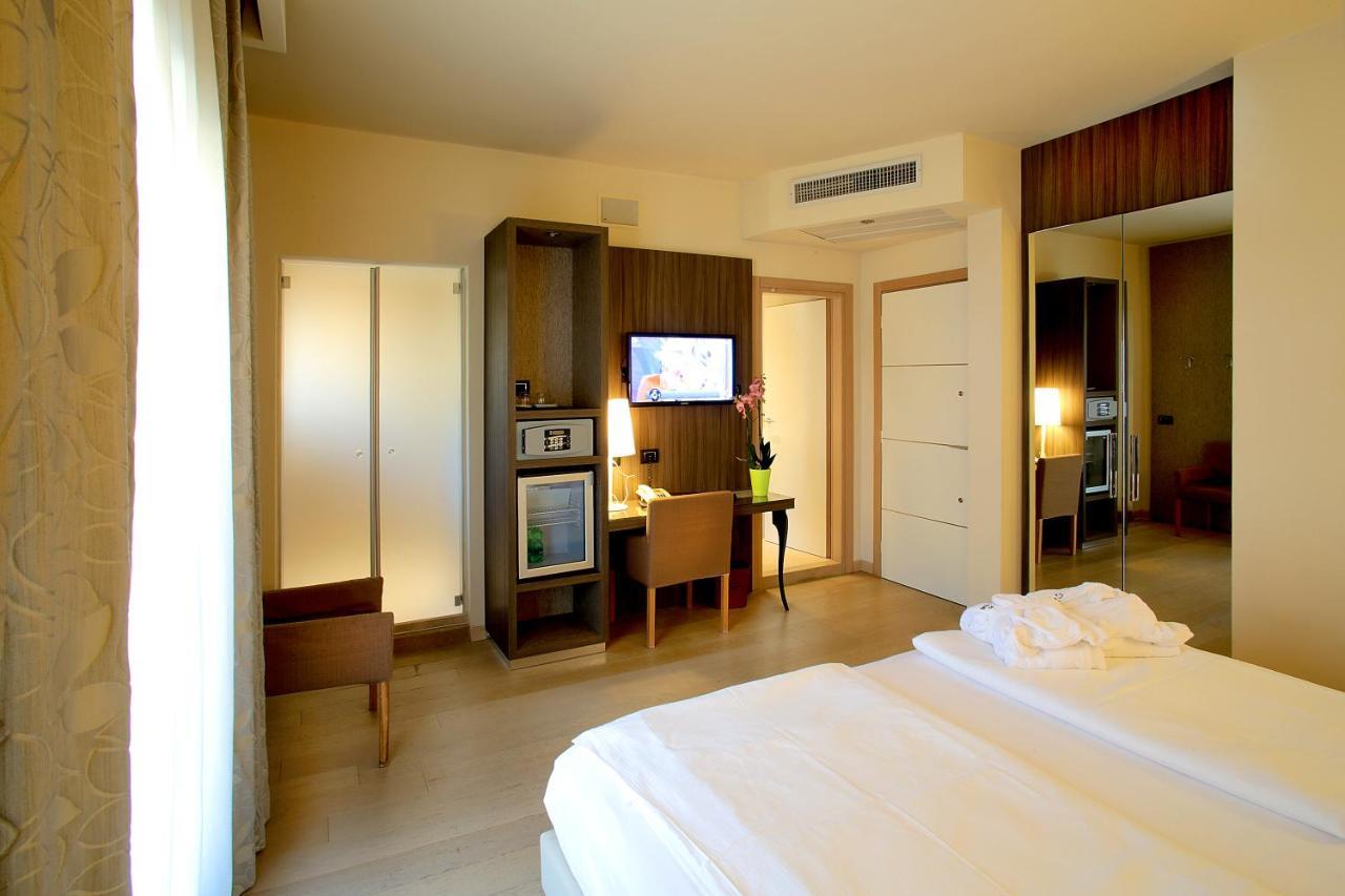 Hotel Galvani ตอร์รีเดลเบนาโก ภายนอก รูปภาพ