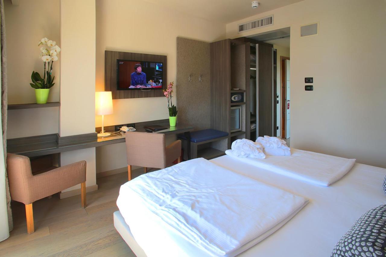 Hotel Galvani ตอร์รีเดลเบนาโก ภายนอก รูปภาพ