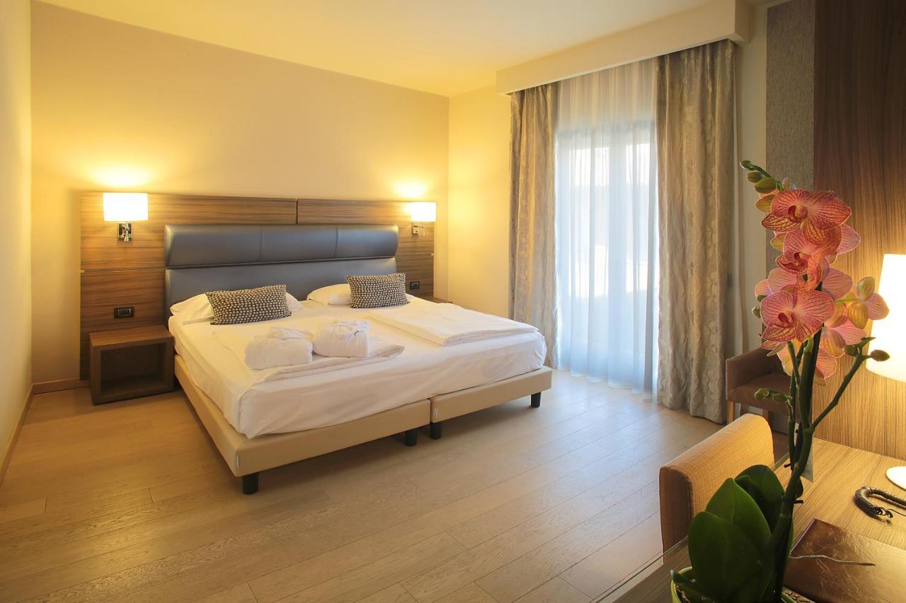 Hotel Galvani ตอร์รีเดลเบนาโก ภายนอก รูปภาพ