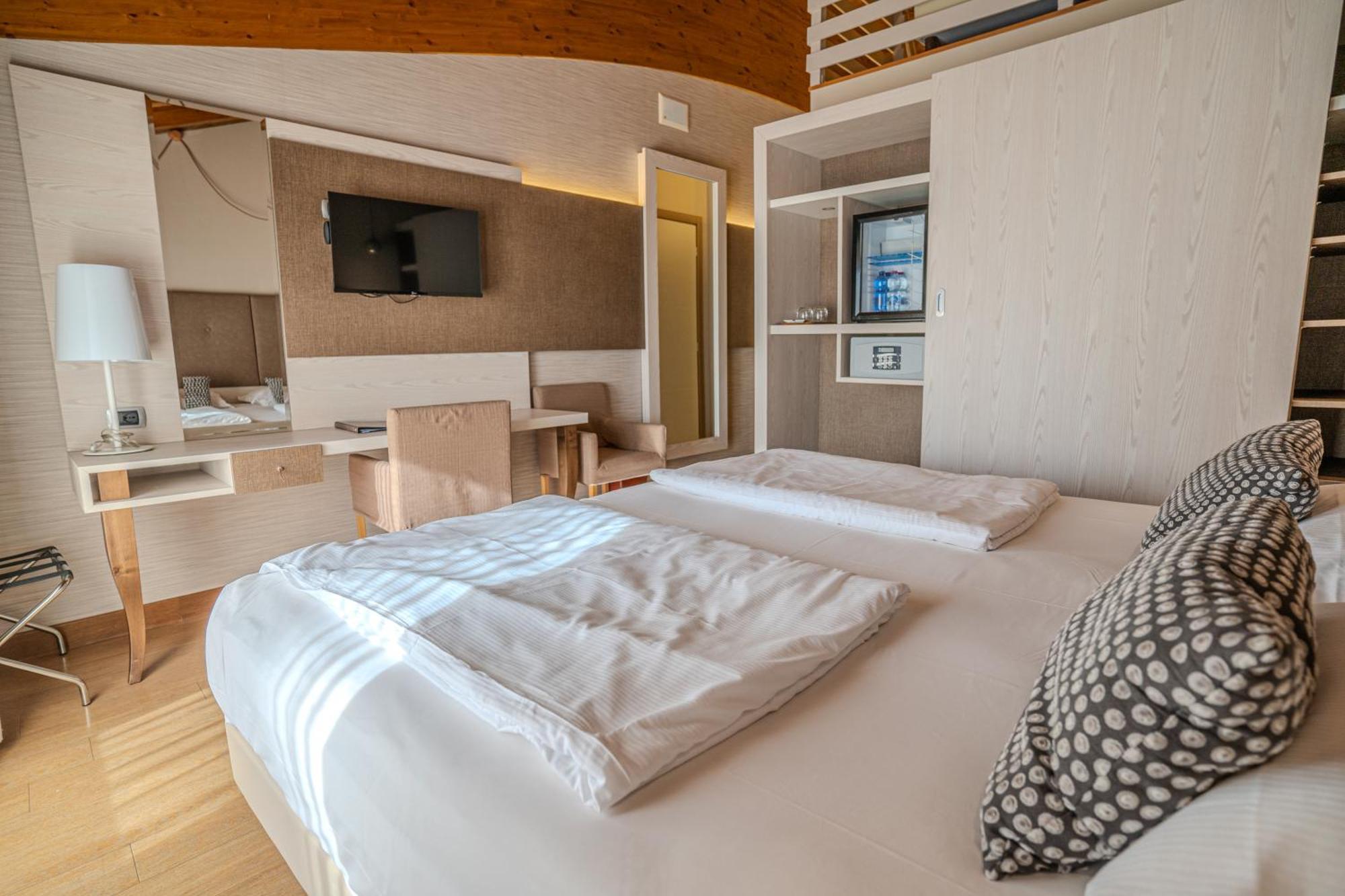 Hotel Galvani ตอร์รีเดลเบนาโก ภายนอก รูปภาพ