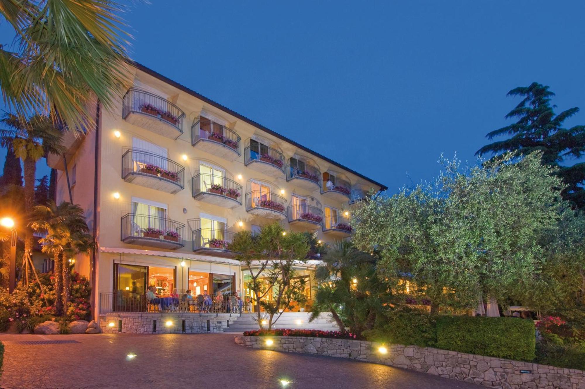 Hotel Galvani ตอร์รีเดลเบนาโก ภายนอก รูปภาพ