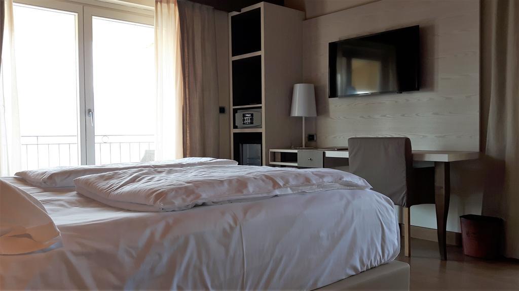 Hotel Galvani ตอร์รีเดลเบนาโก ภายนอก รูปภาพ