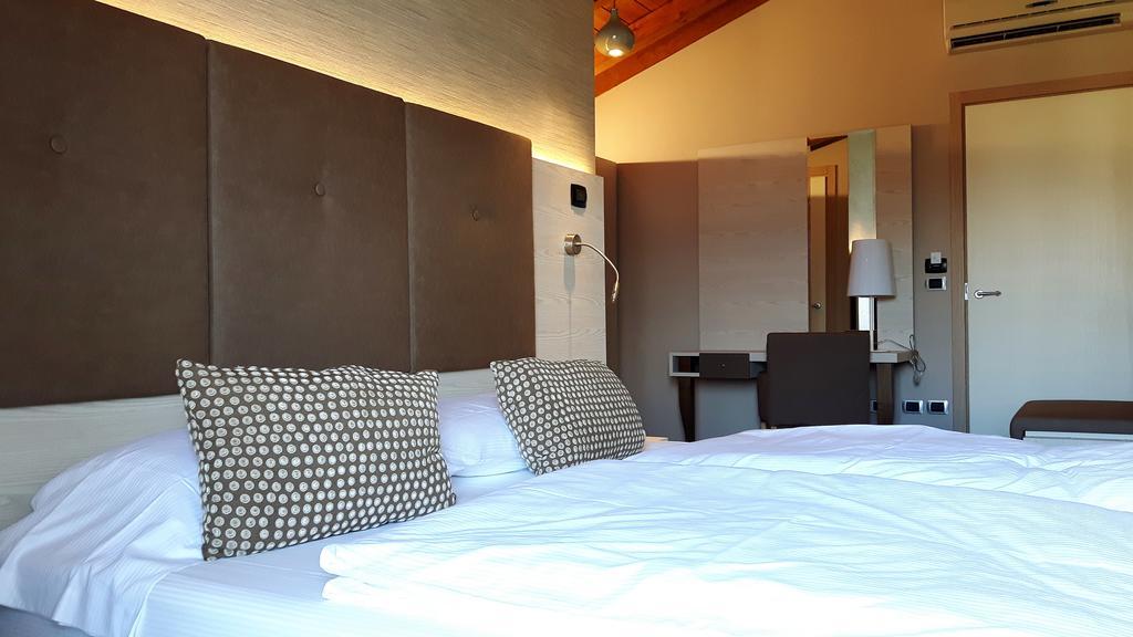 Hotel Galvani ตอร์รีเดลเบนาโก ภายนอก รูปภาพ