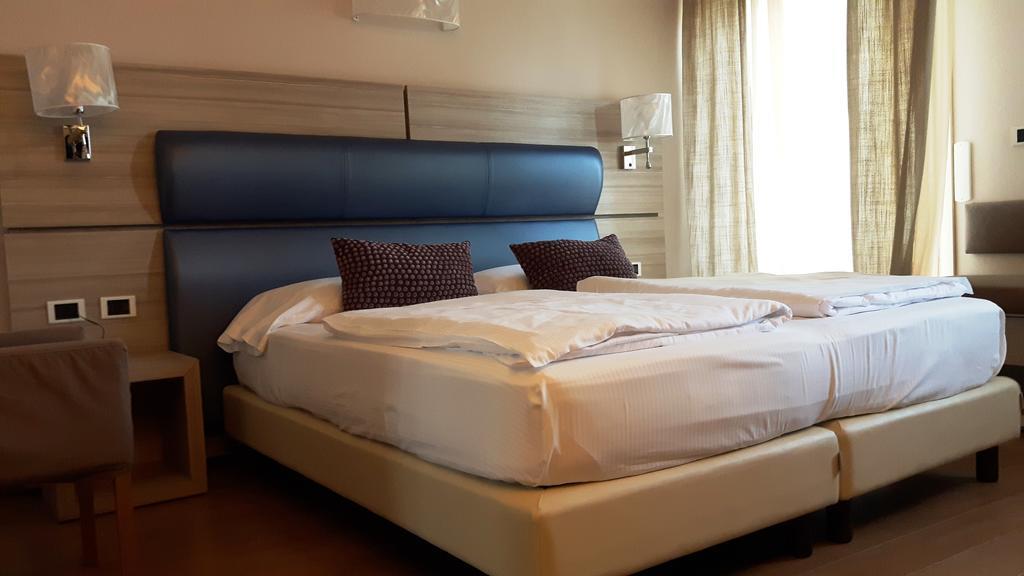 Hotel Galvani ตอร์รีเดลเบนาโก ภายนอก รูปภาพ