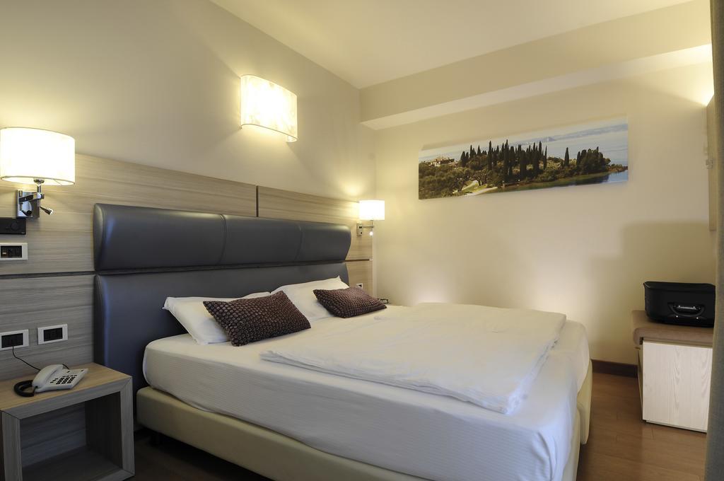 Hotel Galvani ตอร์รีเดลเบนาโก ภายนอก รูปภาพ