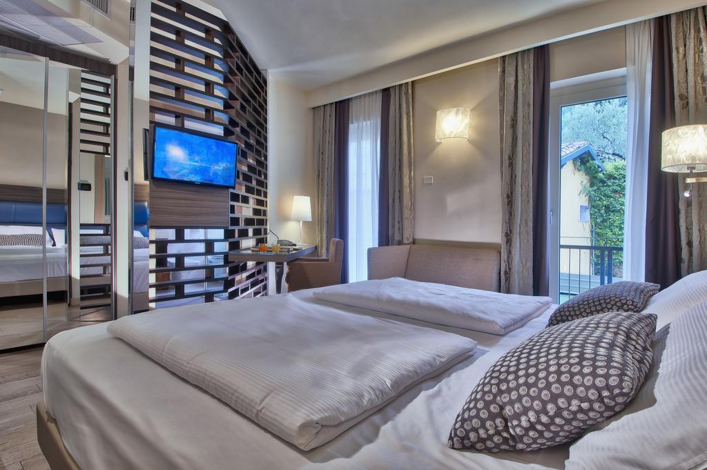 Hotel Galvani ตอร์รีเดลเบนาโก ภายนอก รูปภาพ